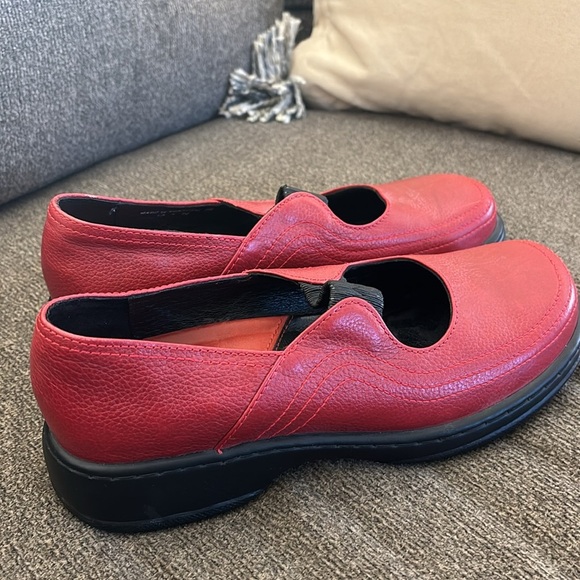 Dansko Elle Red Pebble Leather Mary Jane Slip On Clogs Size 8.5 Portugal - Picture 8 of 15